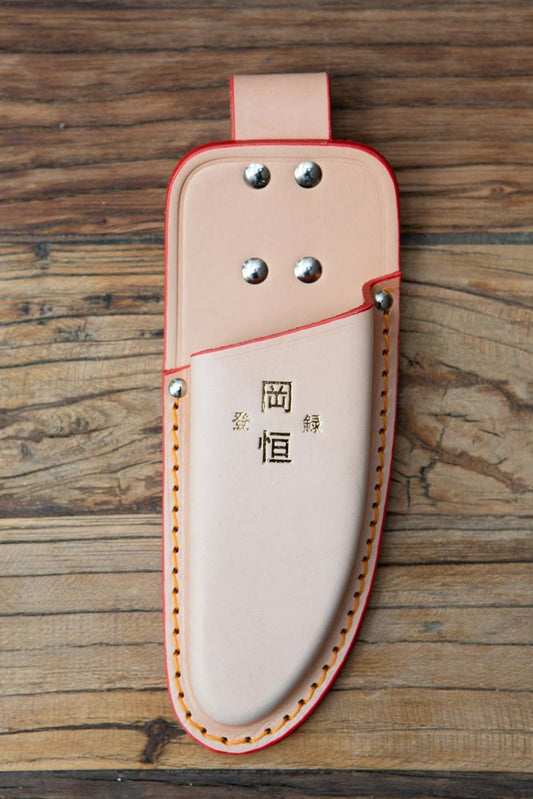 Beige holster for secateurs, on wood surface